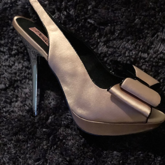 Women Dress Heels - Picture 3 of 5